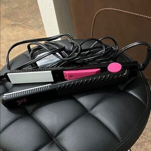 Zoe Professional Hair Straightener - Black and Pink